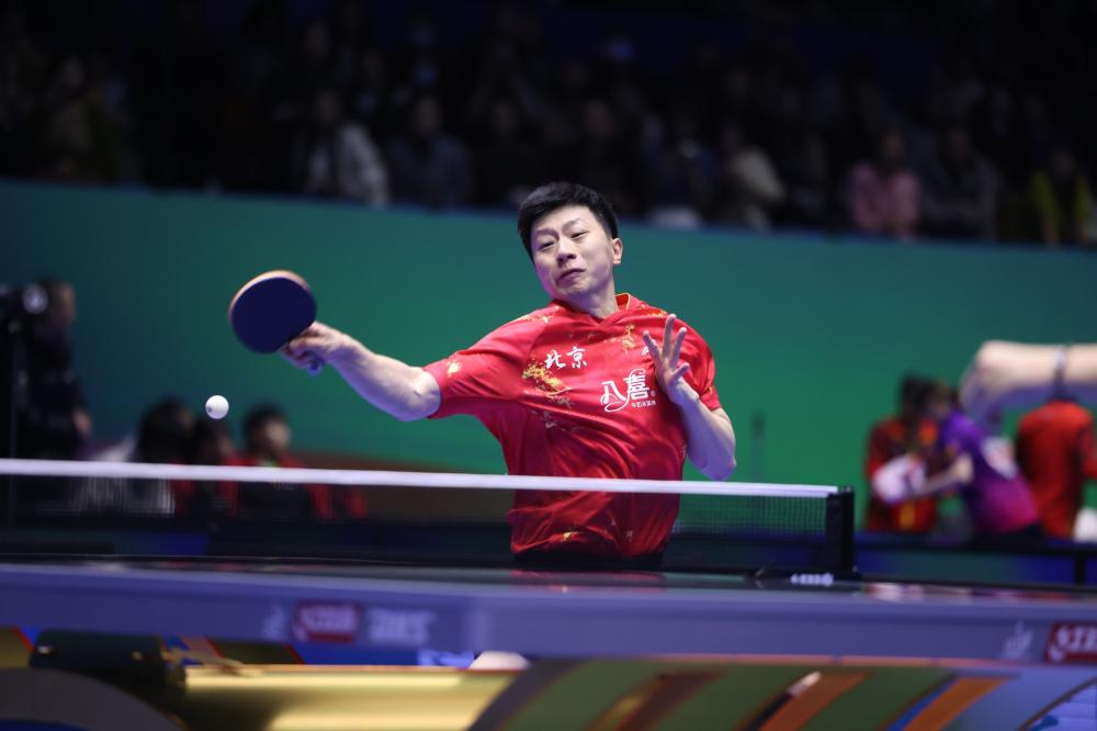 蜿蜒曲折的 蜿蜒曲折的